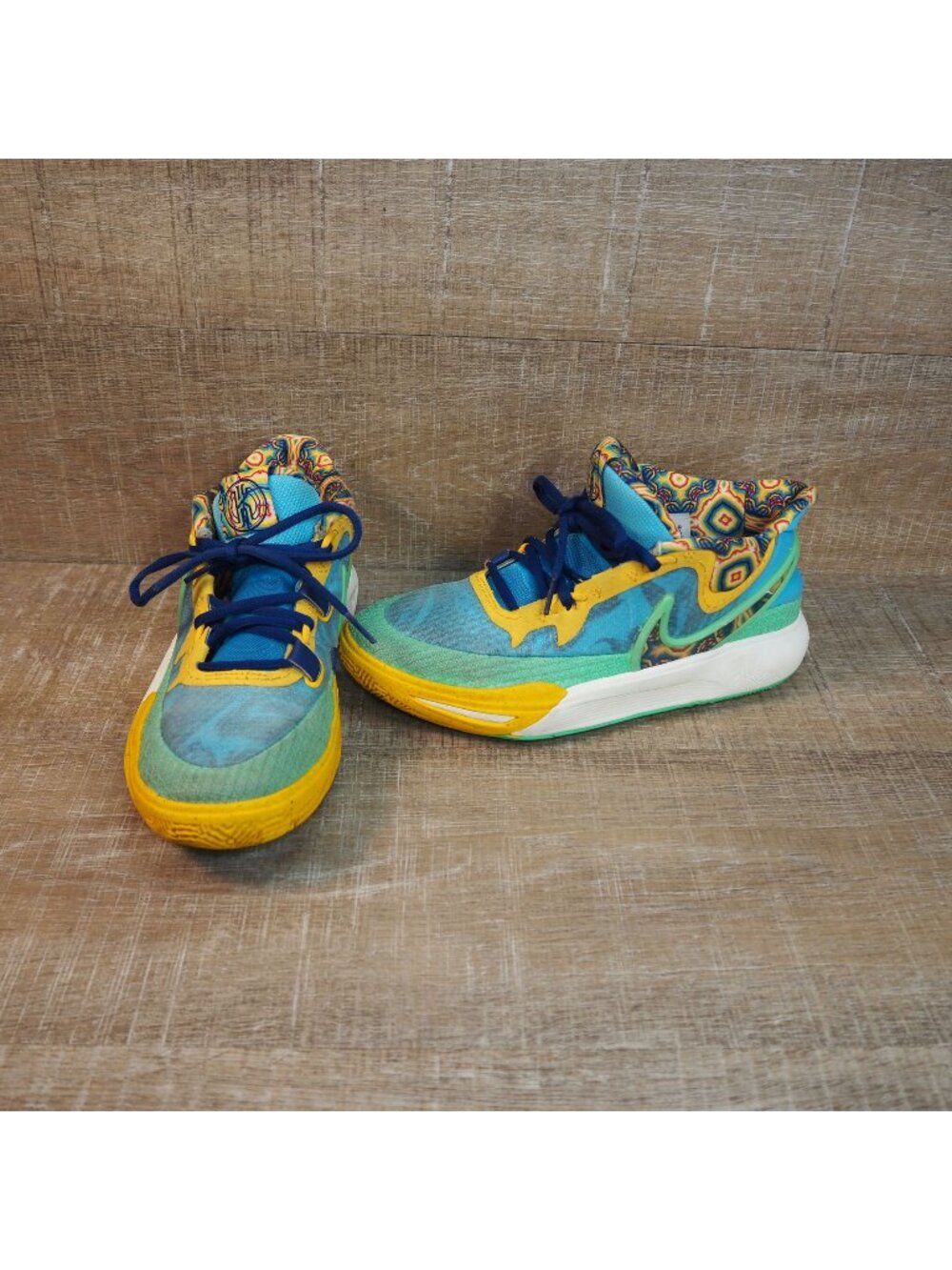 Nike Kyrie 8 Go SE Basketball Shoe Sneaker DV3018-400 Youth Size 6.5y Green Blue